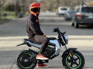 Motos Infantiles: Eléctricas vs. Gasolina, ¿Cuál Elegir?